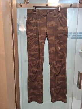 Aperture Men's Brown Camo Cargo Pants